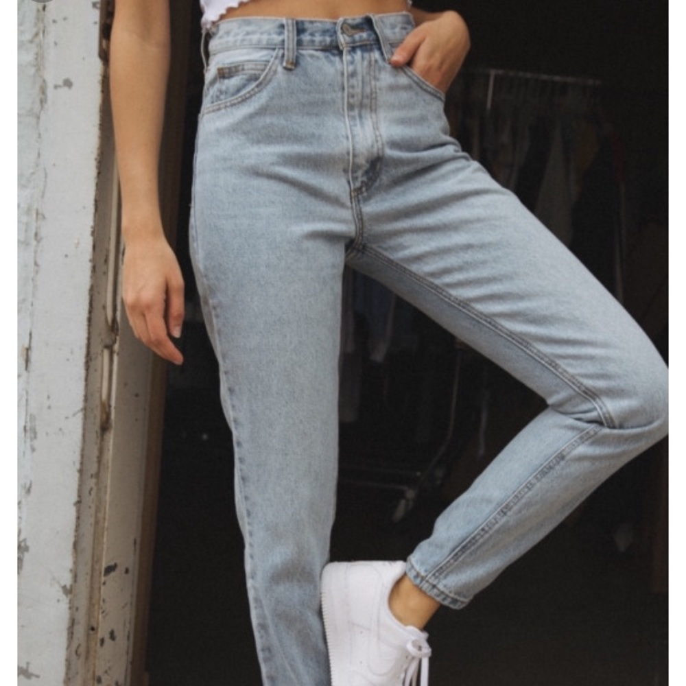 BRANDY MELVILLE JANE LIGHT WASH JEANS 👖